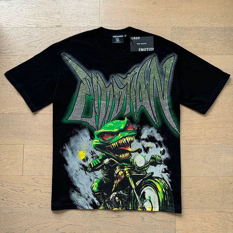 "Camiseta Unisex con estampado de Ángel, mezcla de tejidos, ideal para el streetwear en pareja. Cuello redondo, manga corta y un diseño moderno para brillar en verano."