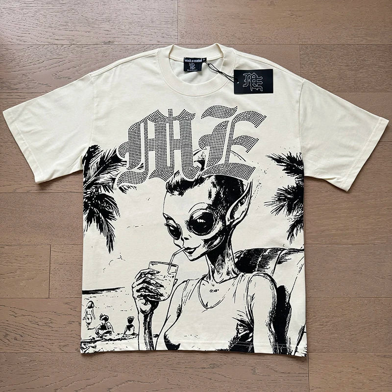 "Camiseta Unisex con estampado de Ángel, mezcla de tejidos, ideal para el streetwear en pareja. Cuello redondo, manga corta y un diseño moderno para brillar en verano."