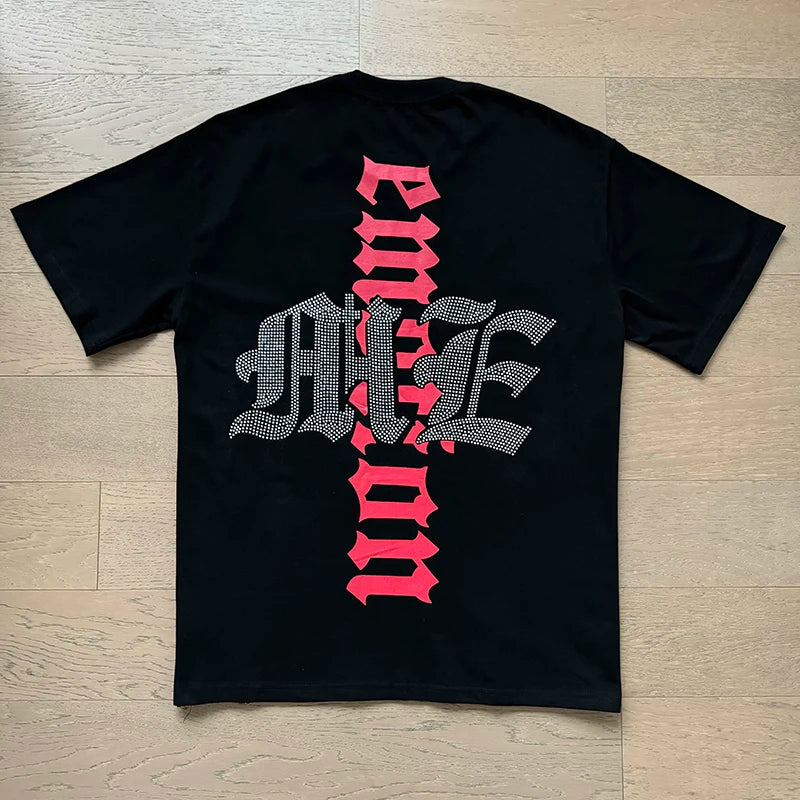 "Camiseta Unisex con estampado de Ángel, mezcla de tejidos, ideal para el streetwear en pareja. Cuello redondo, manga corta y un diseño moderno para brillar en verano."