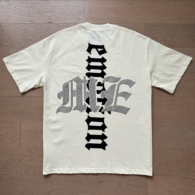 "Camiseta Unisex con estampado de Ángel, mezcla de tejidos, ideal para el streetwear en pareja. Cuello redondo, manga corta y un diseño moderno para brillar en verano."