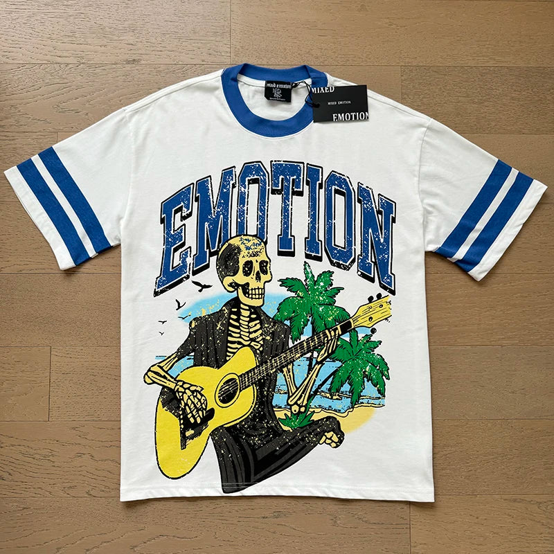 "Camiseta Unisex con estampado de Ángel, mezcla de tejidos, ideal para el streetwear en pareja. Cuello redondo, manga corta y un diseño moderno para brillar en verano."