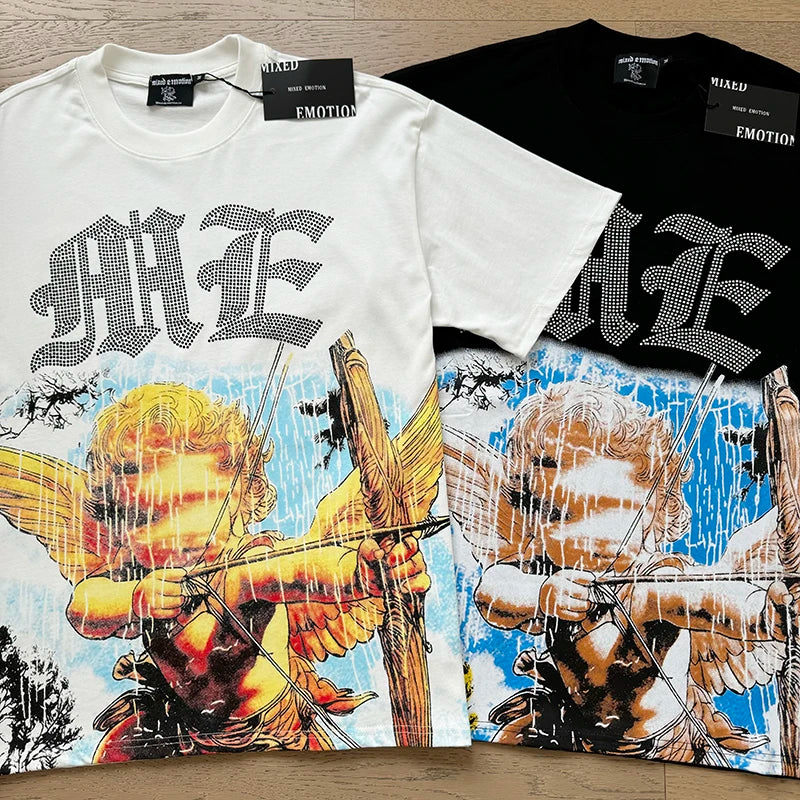 "Camiseta Unisex con estampado de Ángel, mezcla de tejidos, ideal para el streetwear en pareja. Cuello redondo, manga corta y un diseño moderno para brillar en verano."