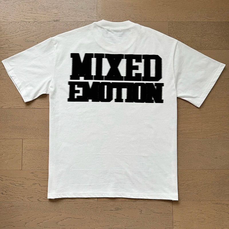 "Camiseta Unisex con estampado de Ángel, mezcla de tejidos, ideal para el streetwear en pareja. Cuello redondo, manga corta y un diseño moderno para brillar en verano."
