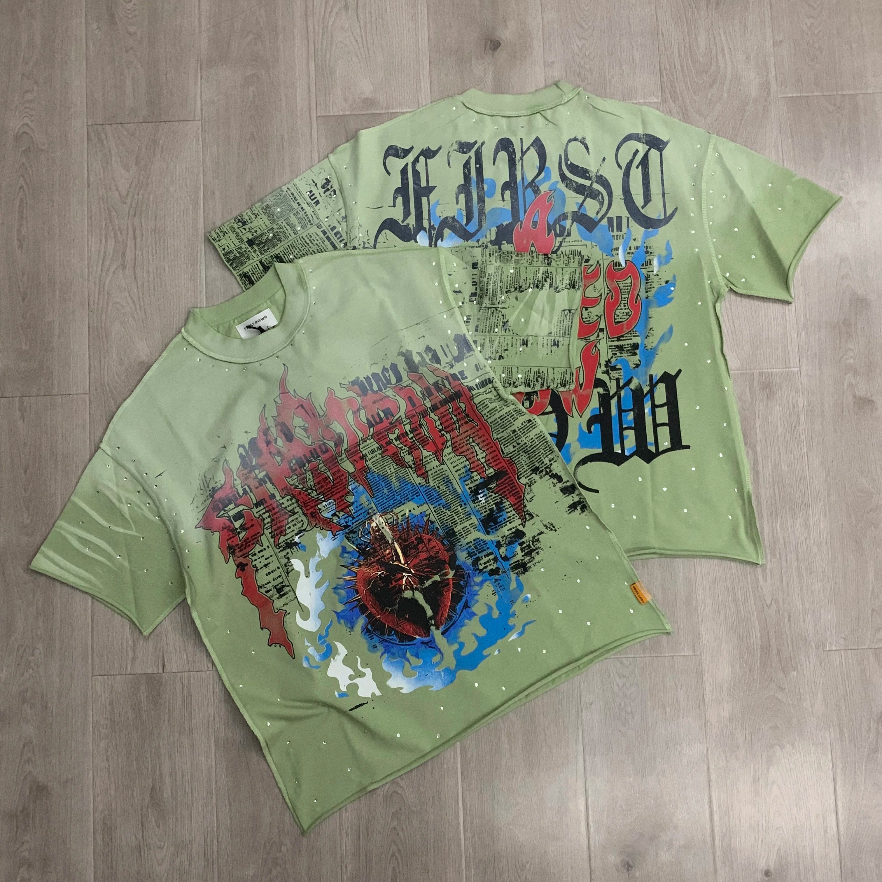 "Camiseta Oversize Vintage con Brillo, Cuello Redondo, Algodón Suave y Diamantes de Imitación."
