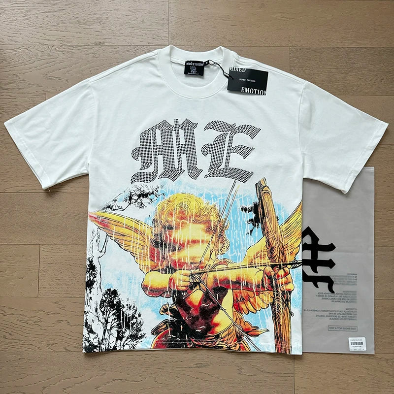 "Camiseta Unisex con estampado de Ángel, mezcla de tejidos, ideal para el streetwear en pareja. Cuello redondo, manga corta y un diseño moderno para brillar en verano."