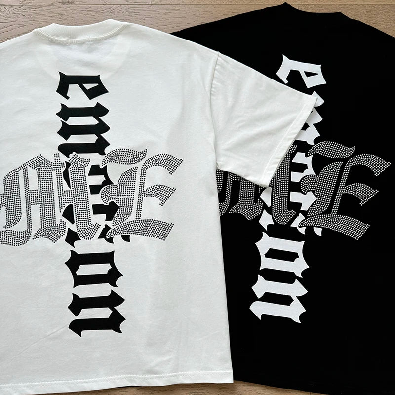 "Camiseta Unisex con estampado de Ángel, mezcla de tejidos, ideal para el streetwear en pareja. Cuello redondo, manga corta y un diseño moderno para brillar en verano."