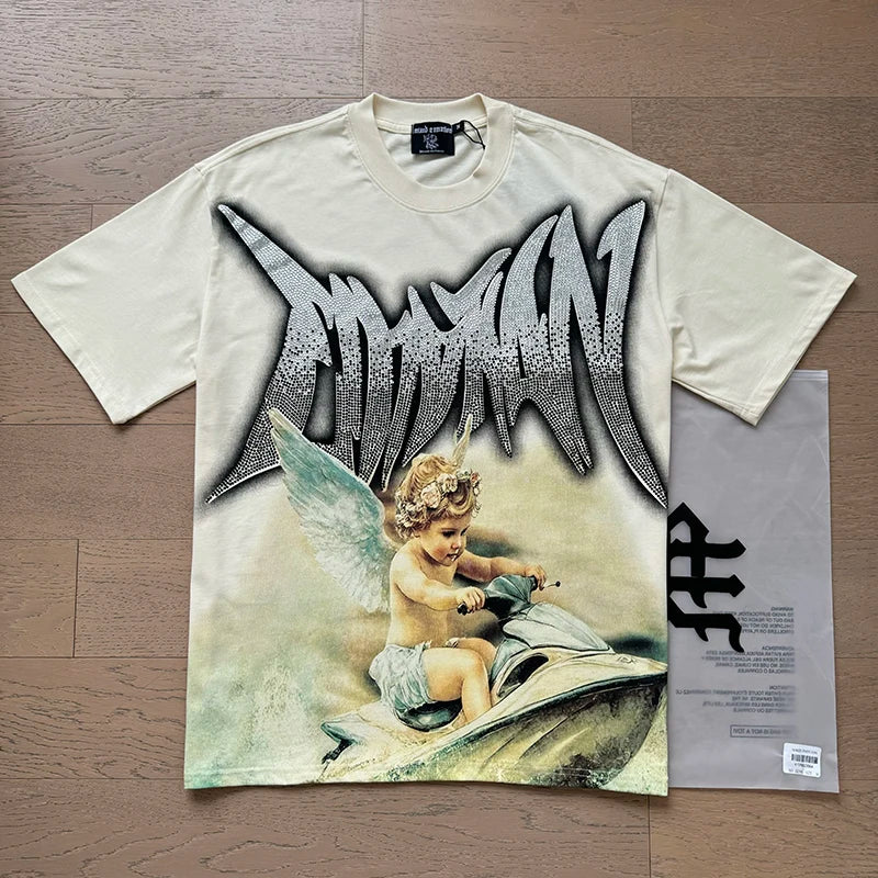 "Camiseta Unisex con estampado de Ángel, mezcla de tejidos, ideal para el streetwear en pareja. Cuello redondo, manga corta y un diseño moderno para brillar en verano."