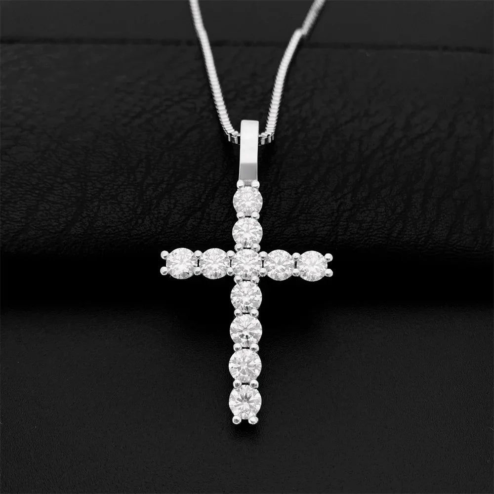MEDALLA CRUZ ICED OUT DE PLATA 925 CON MOISSANITA VVS.💎