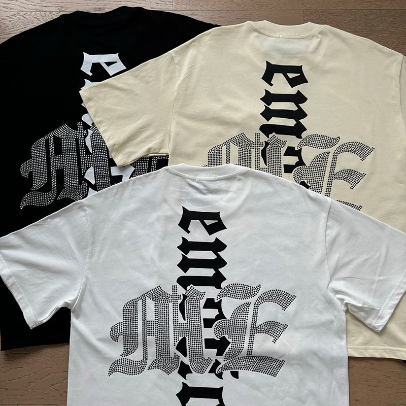 "Camiseta Unisex con estampado de Ángel, mezcla de tejidos, ideal para el streetwear en pareja. Cuello redondo, manga corta y un diseño moderno para brillar en verano."