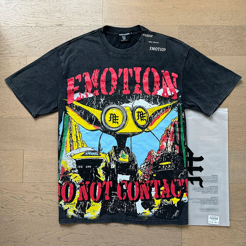"Camiseta Unisex con estampado de Ángel, mezcla de tejidos, ideal para el streetwear en pareja. Cuello redondo, manga corta y un diseño moderno para brillar en verano."