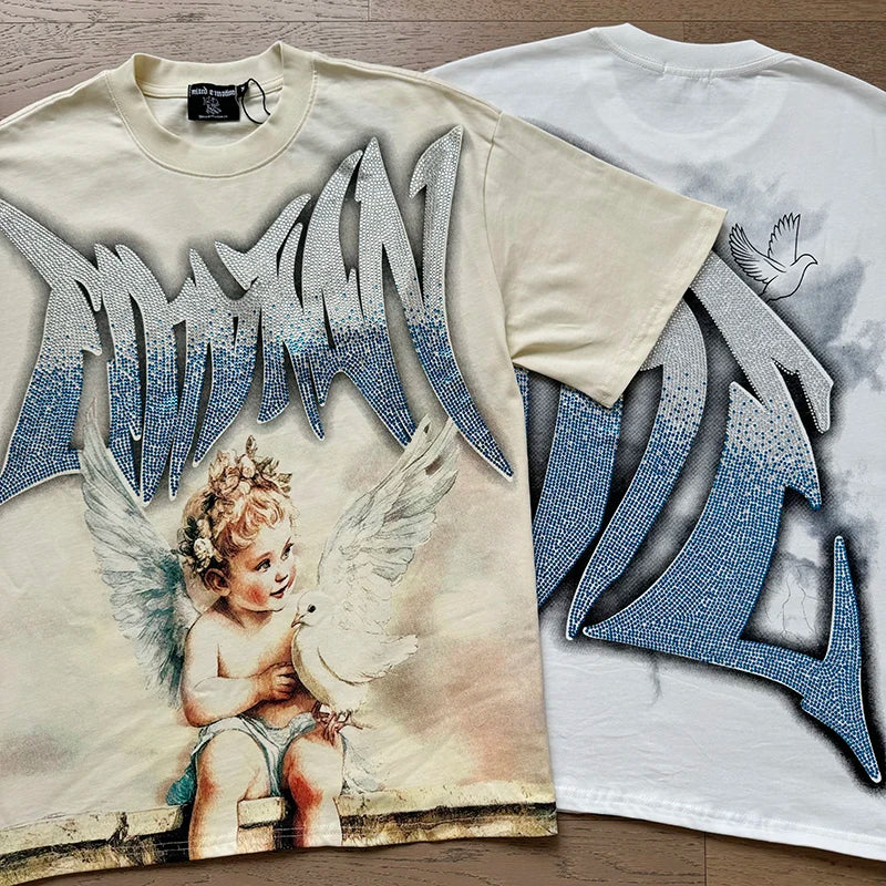 "Camiseta Unisex con estampado de Ángel, mezcla de tejidos, ideal para el streetwear en pareja. Cuello redondo, manga corta y un diseño moderno para brillar en verano."