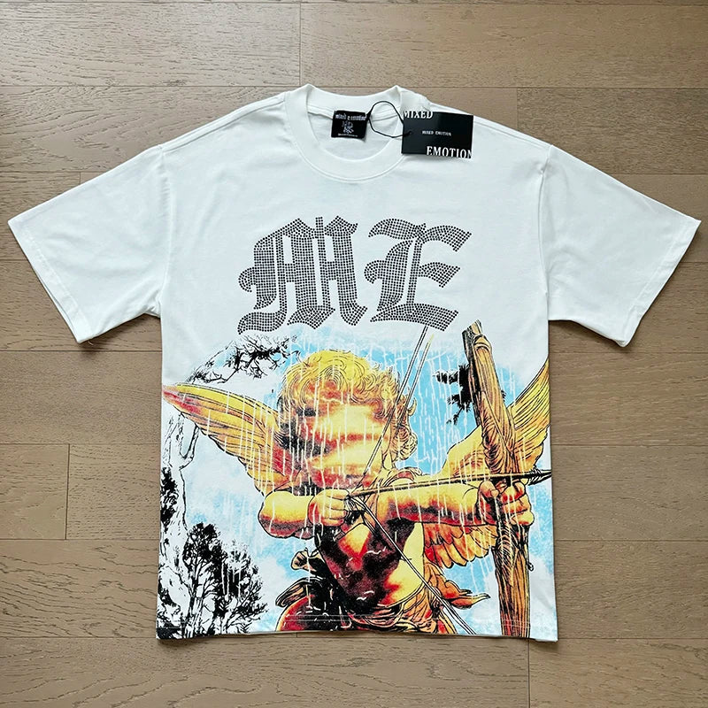 "Camiseta Unisex con estampado de Ángel, mezcla de tejidos, ideal para el streetwear en pareja. Cuello redondo, manga corta y un diseño moderno para brillar en verano."