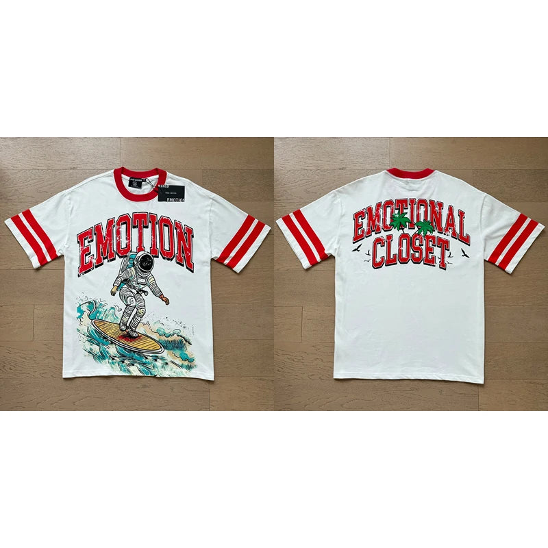 "Camiseta Unisex con estampado de Ángel, mezcla de tejidos, ideal para el streetwear en pareja. Cuello redondo, manga corta y un diseño moderno para brillar en verano."