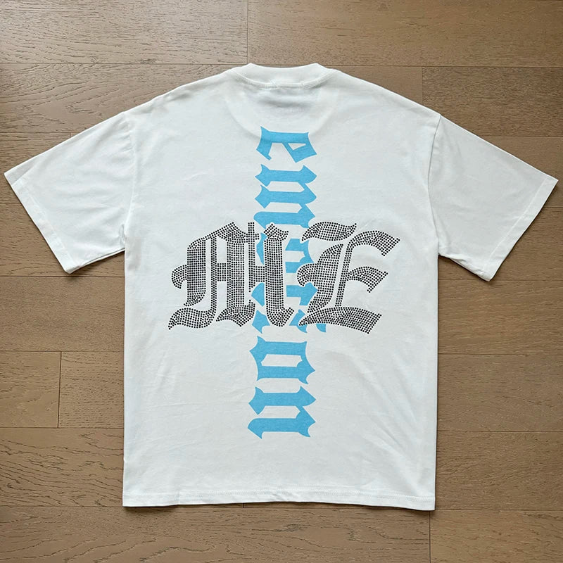 "Camiseta Unisex con estampado de Ángel, mezcla de tejidos, ideal para el streetwear en pareja. Cuello redondo, manga corta y un diseño moderno para brillar en verano."