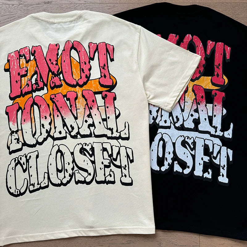 "Camiseta Unisex con estampado de Ángel, mezcla de tejidos, ideal para el streetwear en pareja. Cuello redondo, manga corta y un diseño moderno para brillar en verano."
