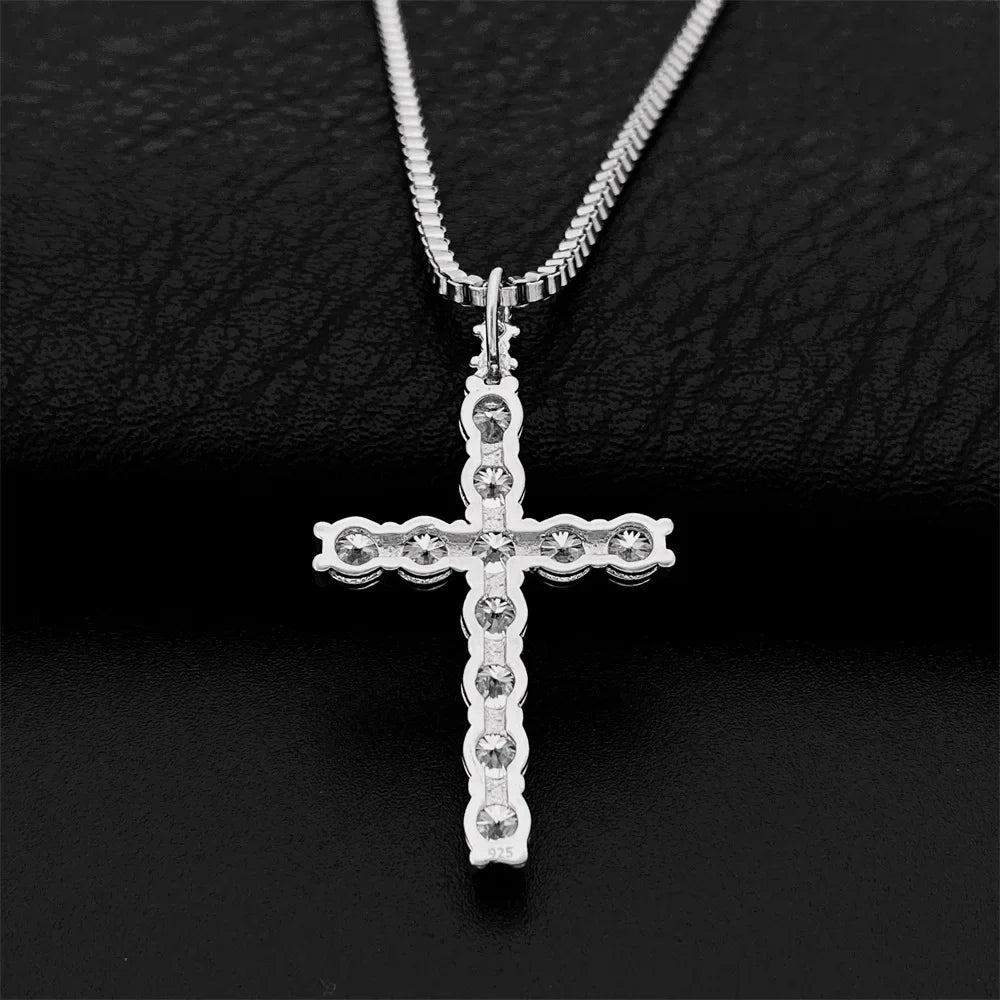MEDALLA CRUZ ICED OUT DE PLATA 925 CON MOISSANITA VVS.💎