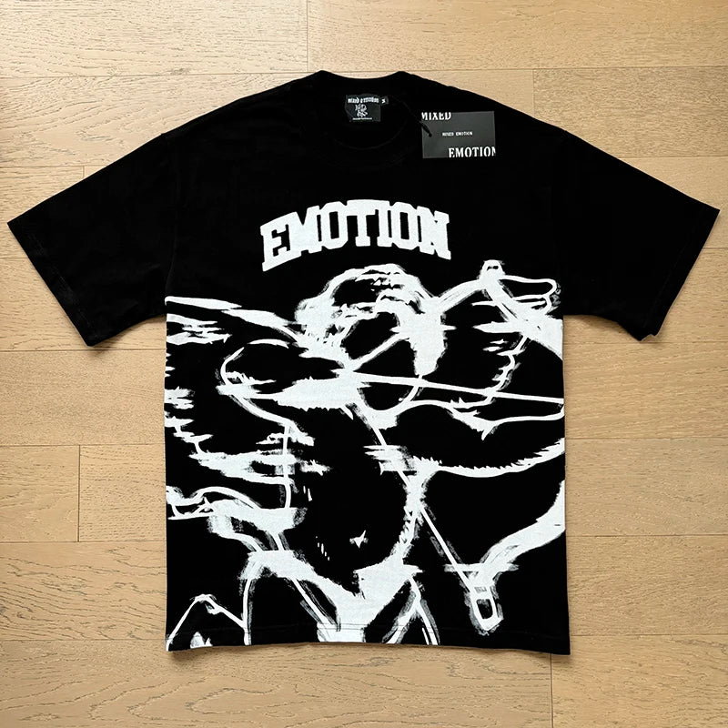 "Camiseta Unisex con estampado de Ángel, mezcla de tejidos, ideal para el streetwear en pareja. Cuello redondo, manga corta y un diseño moderno para brillar en verano."