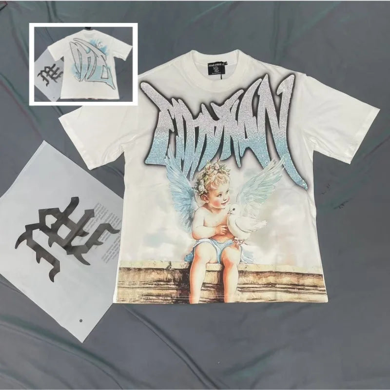 "Camiseta Unisex con estampado de Ángel, mezcla de tejidos, ideal para el streetwear en pareja. Cuello redondo, manga corta y un diseño moderno para brillar en verano."