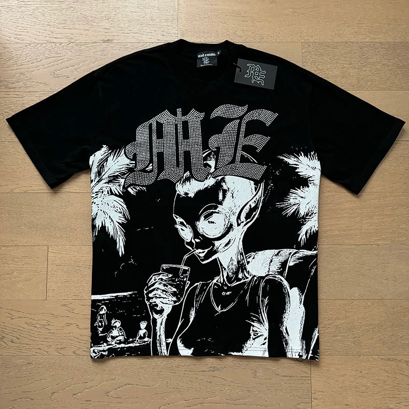 "Camiseta Unisex con estampado de Ángel, mezcla de tejidos, ideal para el streetwear en pareja. Cuello redondo, manga corta y un diseño moderno para brillar en verano."