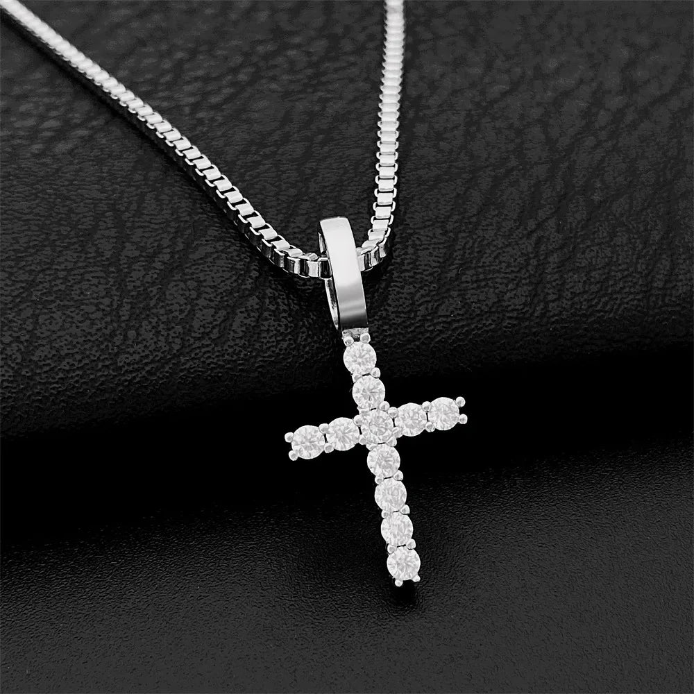 MEDALLA CRUZ ICED OUT DE PLATA 925 CON MOISSANITA VVS.💎