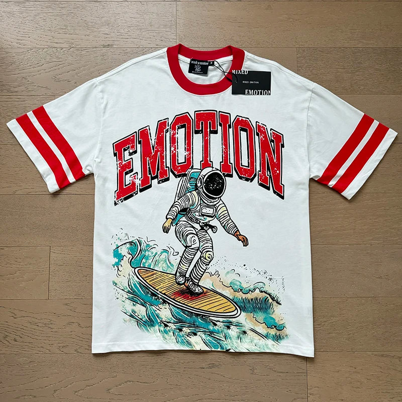 "Camiseta Unisex con estampado de Ángel, mezcla de tejidos, ideal para el streetwear en pareja. Cuello redondo, manga corta y un diseño moderno para brillar en verano."
