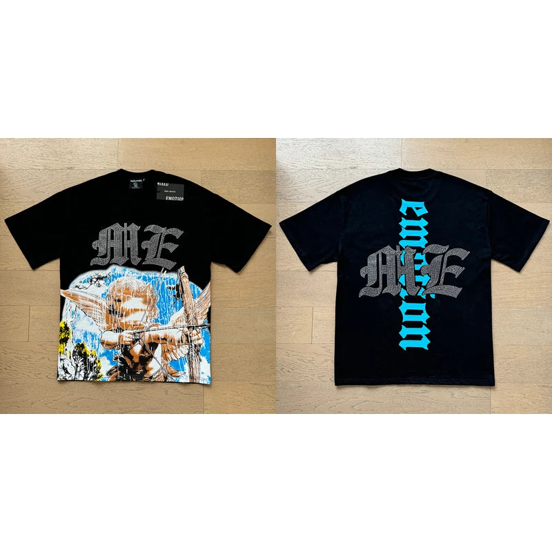 "Camiseta Unisex con estampado de Ángel, mezcla de tejidos, ideal para el streetwear en pareja. Cuello redondo, manga corta y un diseño moderno para brillar en verano."